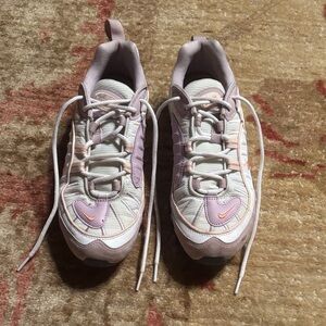 PERFECT CONDITION NIKE SIZE 8.5 SHOES